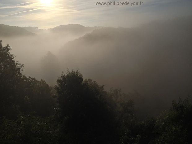 Nizier Anthelme Philippe La crémation ou d'incinération site Maitre Philippe de Lyon philippedelyon.fr lever de soleil